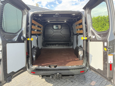 Ford Transit Custom 2.0 TDCI / L1H1 / 1e EIG. / AIRCO / CRUISE / NAVI / LED / 2.5 TONS TREKHAAK / 3-ZITS / PDC foto 6