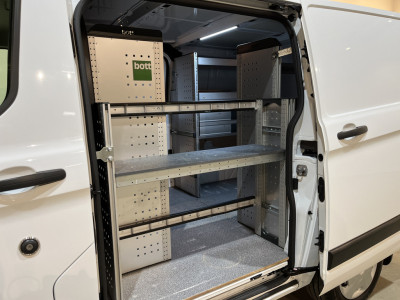 Ford Transit Custom 2.0 TDCI L1H1 Trend 130 PK / Servicebus / Bott Inrichting / Euro 6 / Schuifdeur L+R / Airco / CarPlay / Cruise Control / Camera / Navigatie / Klep / 3-Zits foto 12