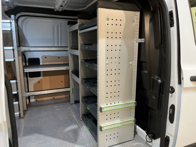 Ford Transit Custom 2.0 TDCI L1H1 Trend 130 PK / Servicebus / Bott Inrichting / Euro 6 / Schuifdeur L+R / Airco / CarPlay / Cruise Control / Camera / Navigatie / Klep / 3-Zits foto 15