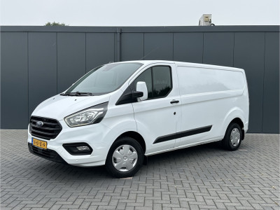 Ford Transit Custom 2.0 TDCI / L2H1 / 1e EIG. / CAMERA / CARPLAY / AIRCO / CRUISE / VOORRUITVERW / 3 ZITS / PDC / 2.800 KG AHG foto 2
