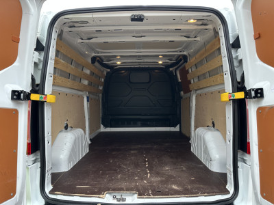 Ford Transit Custom 2.0 TDCI / L2H1 / 1e EIG. / CAMERA / CARPLAY / AIRCO / CRUISE / VOORRUITVERW / 3 ZITS / PDC / 2.800 KG AHG foto 8
