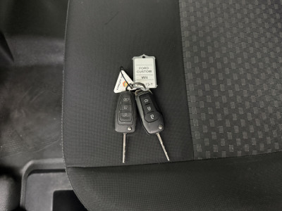 Ford Transit Custom 2.0TDCI Lang Achterdeuren | Multimedia | Camera | 3-Zits | Airco | Trekhaak foto 5