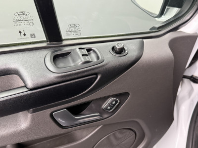 Ford Transit Custom 2.0TDCi 130PK Automaat | Imperiaal | Gatelocks | Navigatie | Camera | Airco | Cruise | 3-Persoons | Betimmering 8