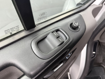 Ford Transit Custom 2.0TDCi 130PK Automaat Lang | Achterdeuren | Multimedia | Airco | Leder | Cruise | 3-Zits foto 8