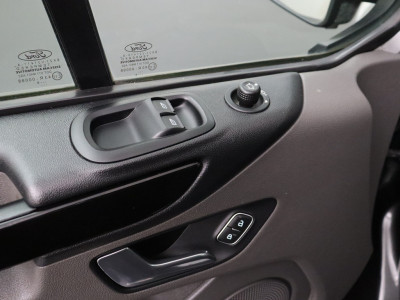 Ford Transit Custom 2.0TDCi 130PK Automaat Lang Limited | Navigatie | Camera | 3-Persoons | Trekhaak | Airco | Cruise | Betimmering foto 8