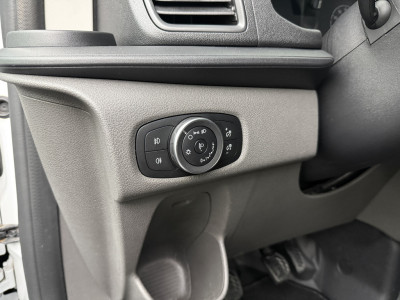 Ford Transit Custom 2.0TDCi 130PK Lang (2023) | Achterdeuren | Multimedia | Airco | Cruise | 3-Zits | Betimmering foto 14