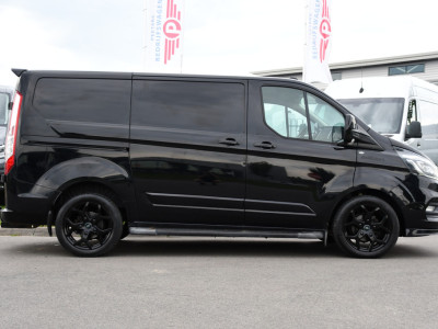 Ford Transit Custom 280 2.0 TDCI L1H1 Black Edition Camera, Cruise, Carplay, 170pk, Automaat, Stoelverwarming, Trekhaak, Multimedia, Xenon, Uniek! foto 10