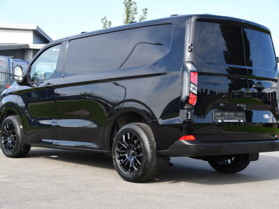 Ford Transit Custom 300 2.0 TDCI L1H1 Black Edition Cruise, Camera, Carplay, LED, 136pk, Automaat, NAVI, Airco, Multimedia, Uniek! foto 3