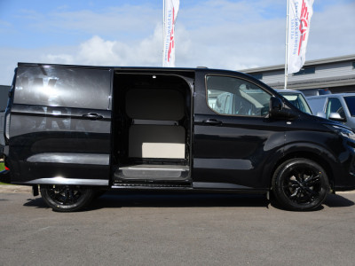 Ford Transit Custom 300 2.0 TDCI L1H1 Limited Black Edition Camera, Cruise, Carplay, LED, Stoelverwarming , 150pk, Sensoren, Trekhaak, Multimedia, Uniek! foto 11