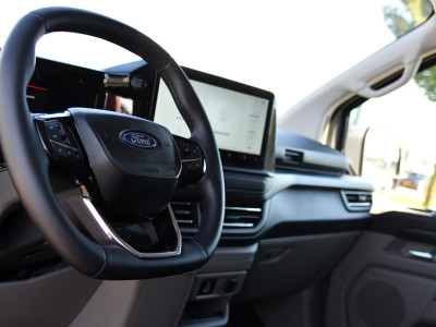 Ford Transit Custom 300 2.0 TDCI L1H1 Limited PB Edition Camera, Cruise, Carplay, LED, 136pk, Automaat, Sensoren, Trekhaak, Stoelverwarming, 136pk, Uniek! foto 2