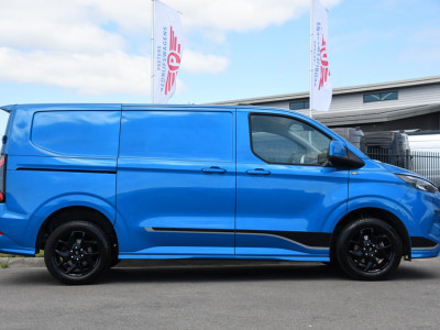 Ford Transit Custom 300 2.0 TDCI L1H1 Sport Camera, Cruise, Carplay, Virtual, 170pk, Stoelverwarming, Automaat, LED, Multimedia, Sensoren, Uniek! 10