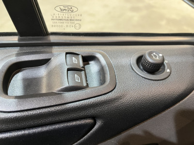 Ford Transit Custom 300 2.0 TDCI L1H1 Trend 130 PK Automaat / Euro 6 / Schuifdeur L + R / Airco / CarPlay / Cruise Control Adap. / Trekhaak / Xenon / Navigatie / 3-Zits / 27.300 KM !! foto 18