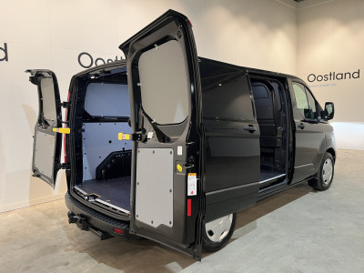 Ford Transit Custom 300 2.0 TDCI L1H1 Trend 130 PK Automaat / Euro 6 / Schuifdeur L + R / Airco / CarPlay / Cruise Control Adap. / Trekhaak / Xenon / Navigatie / 3-Zits / 27.300 KM !! foto 2