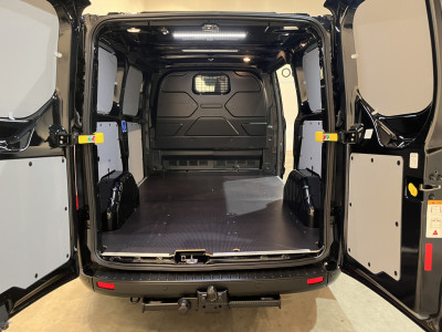 Ford Transit Custom 300 2.0 TDCI L1H1 Trend 130 PK Automaat / Euro 6 / Schuifdeur L + R / Airco / CarPlay / Cruise Control Adap. / Trekhaak / Xenon / Navigatie / 3-Zits / 27.300 KM !! foto 5