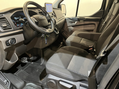 Ford Transit Custom 300 2.0 TDCI L1H1 Trend 130 PK Automaat / Euro 6 / Schuifdeur L + R / Airco / CarPlay / Cruise Control Adap. / Trekhaak / Xenon / Navigatie / 3-Zits / 27.300 KM !! foto 6