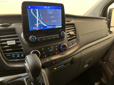 Ford Transit Custom 300 2.0 TDCI L1H1 Trend 130 PK Automaat / Euro 6 / Schuifdeur L + R / Airco / CarPlay / Cruise Control Adap. / Trekhaak / Xenon / Navigatie / 3-Zits / 27.300 KM !! foto 7