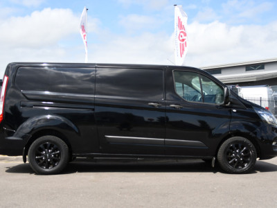 Ford Transit Custom 300 2.0 TDCI L2H1 Black Edition MARGE, Cruise, Carplay, LED, Sensoren, 130pk, Automaat, Multimedia, Sensoren, Uniek! 10