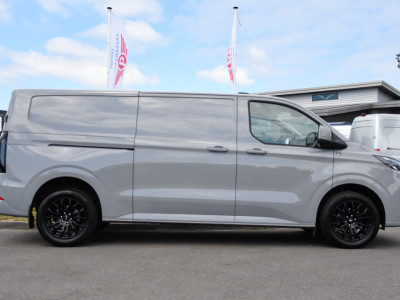 Ford Transit Custom 300 2.0 TDCI L2H1 Limited Camera, Cruise, Carplay, Virtual, 136pk, Stoelverwarming, Automaat, LED, Multimedia, Sensoren, Uniek! 10