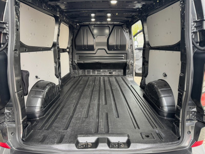 Ford Transit Custom 320 2.0 TDCI 136pk L2H1 Limited | Trekhaak | Navi | LED | Keyfree | Stoelverw. | CarPlay | Camera foto 10