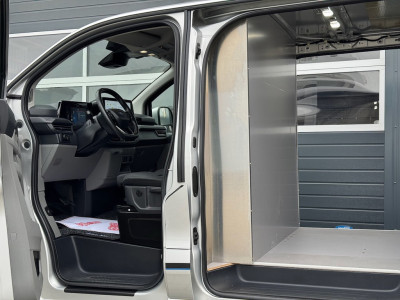 Ford Transit Custom 320 2.0 TDCI 170pk L2H1 Limited | Sport striping | 19 inch | Tussenschot verdiept | L+R Schuif | AGR stoelen foto 2