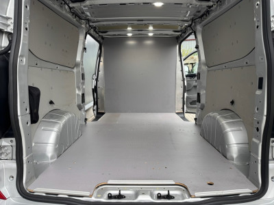 Ford Transit Custom 320 2.0 TDCI 170pk L2H1 Limited | Sport striping | 19 inch | Tussenschot verdiept | L+R Schuif | AGR stoelen foto 3