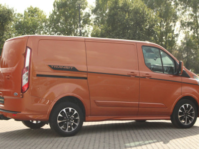 Ford Transit Custom 320 2.0TDCI 185pk L1H1 Sport | Automaat | L+R Zijdeur | Trekaak | Camera | Carplay/Android | Lease 360,- p/m foto 5