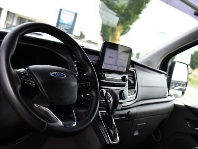 Ford Transit Custom 320 2.0 TDCI L2H1 Active DC Black Edition Adaptieve Cruise, Camera, Carplay, 170pk, Automaat, Leder, Sensoren, 2 x Schuifdeur, LED, Uniek! foto 2
