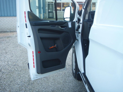 Ford Transit Custom 320 2.0 TDCI L2H2 Trend nette auto 94797 km bj 18 10