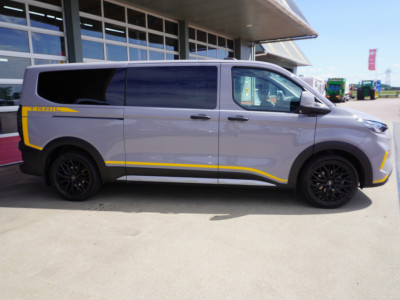 Ford Transit Custom 320L 2.0 TDCI 136PK L2H1 Trail DubbelCabine Schuifdeur L/R Nr. V090 | Airco | Adap | Navi| Camera | Blis | 20 inch LM velgen | DEMO foto 6