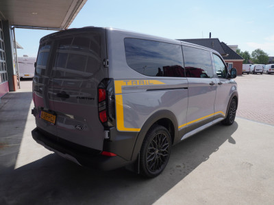 Ford Transit Custom 320L 2.0 TDCI 136PK L2H1 Trail DubbelCabine Schuifdeur L/R Nr. V090 | Airco | Adap | Navi| Camera | Blis | 20 inch LM velgen | DEMO foto 7