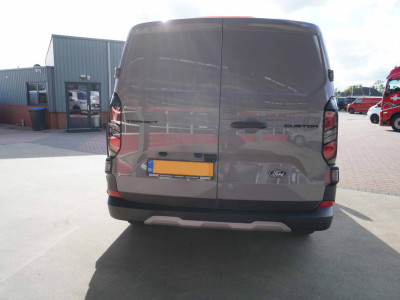 Ford Transit Custom 320L 2.0 TDCI 136PK L2H1 Trail DubbelCabine Schuifdeur L/R Nr. V090 | Airco | Adap | Navi| Camera | Blis | 20 inch LM velgen | DEMO foto 8