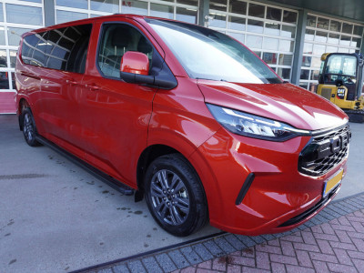 Ford Transit Custom 320L 2.0 TDCI 136pk L2H1 Limited Nr. V153 | Airco | Adap.cruise | Navi | Glaslookpanelen | Spoilers foto 2