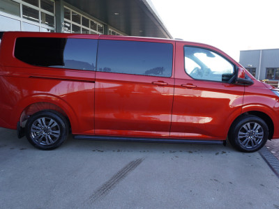 Ford Transit Custom 320L 2.0 TDCI 136pk L2H1 Limited Nr. V153 | Airco | Adap.cruise | Navi | Glaslookpanelen | Spoilers foto 3