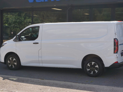 Ford Transit Custom 320L 218PK 71KWH Trend AUT Elektrisch BPM VRIJ!! Apple CP / Android A, LED, 2300KG Trekgewicht NR. EC01 foto 3