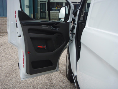 Ford Transit Custom 320 L2H2 Trend zeer lage km stand 53606 bj 19 foto 10