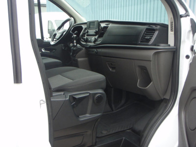 Ford Transit Custom 320 L2H2 Trend zeer lage km stand 53606 bj 19 foto 4