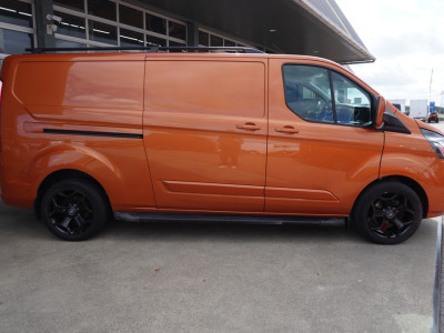 Ford Transit Custom 340 2.0 TDCI 170PK L2H1 Limited nr. V182 | Airco | Cruise | Navi | trekhaak foto 3