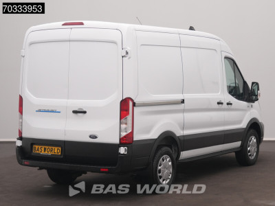 Ford e-Transit 184pk Elektrisch 68kWh 317KM WLTP SOH 93% L2H2 AC/Climate Navi Carplay Parkeersensoren Cruise Electric Airco Cruise control foto 2