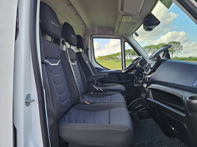 Iveco DAILY 35 S 18 3.0L AUT. L2H2 foto 7
