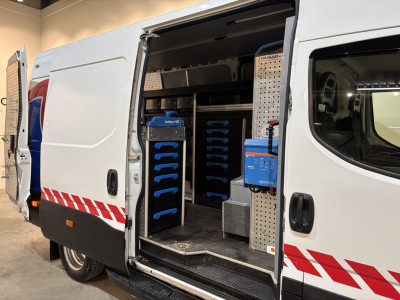 Iveco DAILY, 50C18 L3H3 180 PK Automaat Servicebus / Sortimo Inrichting / Fassi Kraan / GVW 5.200 KG / Luchtvering / Trekhaak 3500 KG / Euro 6 / Airco / Cruise Control / 220V. / Camera foto 13