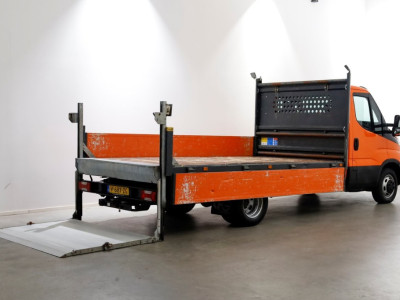Iveco Daily 35C14 136pk E6 Open Laadbak met laadklep en trekhaak 3500kg 04-2019 foto 3