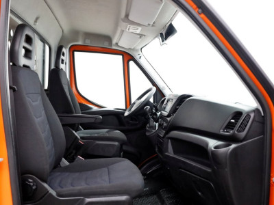 Iveco Daily 35C14 136pk E6 Open Laadbak met laadklep en trekhaak 3500kg 04-2019 foto 6