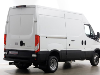 Iveco Daily 35C14 136pk L2H2 Dubbel Lucht/Luchtvering/Inrichting/Trekhaak 3500kg 10-2020 2