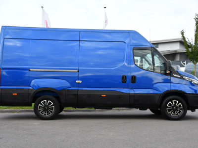 Iveco Daily 35C14V 2.3 352 H2 PB Edition Adaptieve Cruise, Camera, LED, Automaat, Clima, 3500kg Trekgewicht, Multimedia, Uniek! foto 10