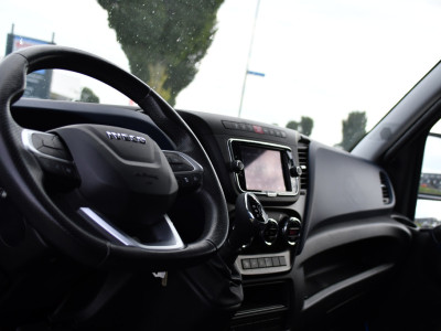 Iveco Daily 35C14V 2.3 352 H2 PB Edition Adaptieve Cruise, Camera, LED, Automaat, Clima, 3500kg Trekgewicht, Multimedia, Uniek! foto 11