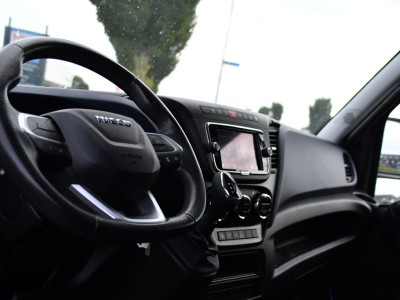 Iveco Daily 35C14V 2.3 352 H2 PB Edition Adaptieve Cruise, Camera, LED, Automaat, Clima, 3500kg Trekgewicht, Multimedia, Uniek! foto 2
