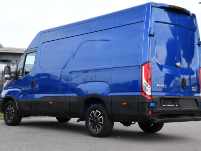 Iveco Daily 35C14V 2.3 352 H2 PB Edition Adaptieve Cruise, Camera, LED, Automaat, Clima, 3500kg Trekgewicht, Multimedia, Uniek! foto 3
