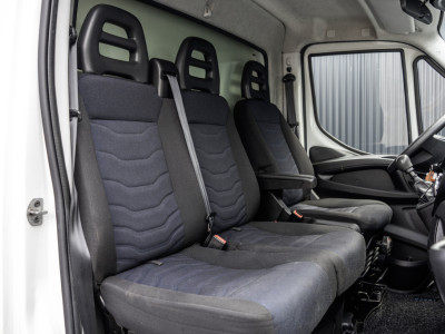 Iveco Daily 35C15 3.0L | Bakwagen met laadklep | Camera | CarPlay | Climate | Cruise | Euro 6 foto 14