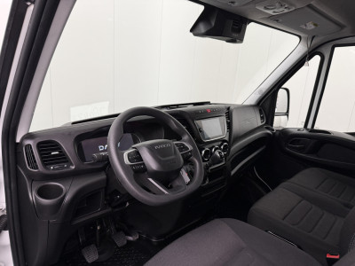 Iveco Daily 35C16 3.0L Bakwagen+Laadklep ( 2025 ) Fabrieksgarantie | Multimedia | Camera | Airco | Cruise | 3-Zits foto 3