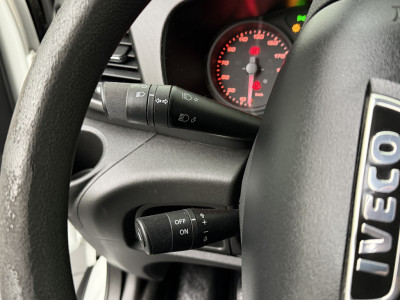 Iveco Daily 35C16 Bakwagen+Laadklep | Airco | Cruise | 3-Persoons | Dakspoiler foto 16